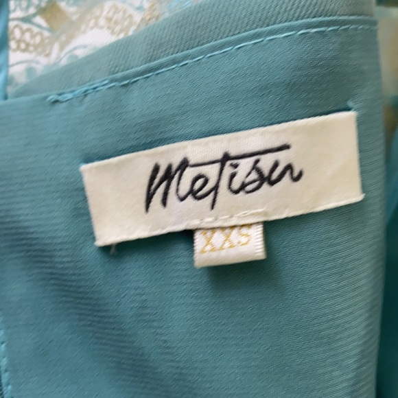 Metisu Mermaid Hem Embroidered Design Dress - Picture 4 of 4